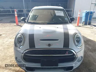 2015 MINI Hardtop 4 Door S z VIN WMWXU3C55F2B66314, wystawiony jako IAAI lot #42211312 z przebiegiem 101 395 mil mil oraz . Historia ofert i sprzedaży dostępna na DreamBid. Obrazek 12.