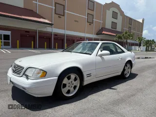 1999 Mercedes-Benz SL 500 z VIN WDBFA68F3XF176338, wystawiony jako Copart lot #58926205 z przebiegiem 46 967 mil mil oraz Tytuł czysty. Historia ofert i sprzedaży dostępna na DreamBid. Obrazek 2.