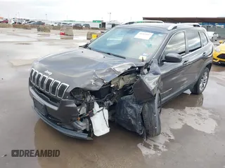 2019 Jeep Cherokee Latitude Plus z VIN 1C4PJLLX1KD241874, wystawiony jako IAAI lot #41313447 z przebiegiem 108 649 mil mil oraz . Historia ofert i sprzedaży dostępna na DreamBid. Obrazek 19.