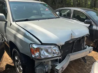 2004 Toyota Highlander z VIN JTEEP21A940041703, wystawiony jako Copart lot #61006495 z przebiegiem 221 500 mil mil oraz Czysty tytuł • Clean title. Historia ofert i sprzedaży dostępna na DreamBid. Obrazek 1.