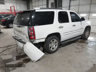 2008 GMC Yukon Denali z VIN 1GKFK63838J191268, wystawiony jako IAAI lot #41586712 z przebiegiem 206 128 mil mil oraz . Historia ofert i sprzedaży dostępna na DreamBid. Obrazek 4.