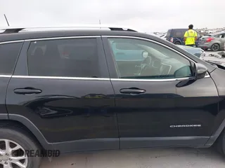 2018 Jeep Cherokee Latitude Plus z VIN 1C4PJLLB8JD537848, wystawiony jako IAAI lot #42105562 z przebiegiem 158 602 mil mil oraz . Historia ofert i sprzedaży dostępna na DreamBid. Obrazek 13.