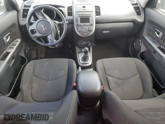 2013 Kia Soul + z VIN KNDJT2A64D7534190, wystawiony jako Copart lot #57586195 z przebiegiem Nie podano mil oraz Szkoda całkowita • Salvage title. Historia ofert i sprzedaży dostępna na DreamBid. Obrazek 8.