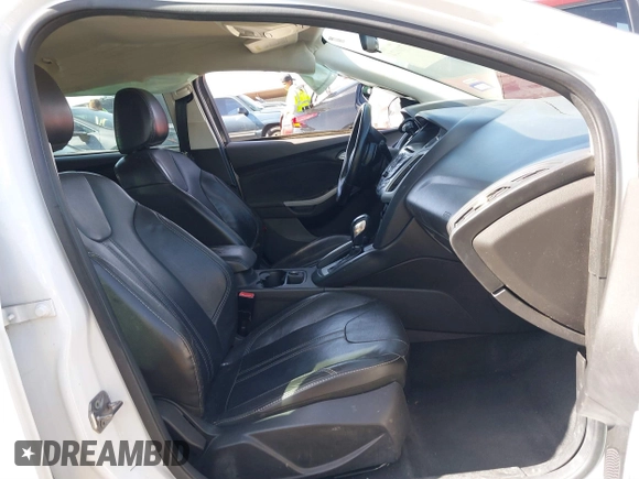 2013 Ford Focus SE with VIN 1FADP3K29DL157601, listed as a IAAI auction lot 41710924 with 177,729 mi miles. Bid and sale history available at carsss.com. Image 5.