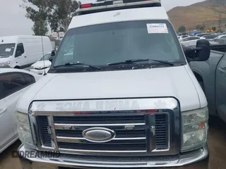 2014 Ford E-Series Commercial z VIN 1FDSS3EL1EDB13300, wystawiony jako IAAI lot #42086531 z przebiegiem 295 249 mil mil oraz . Historia ofert i sprzedaży dostępna na DreamBid. Obrazek 11.