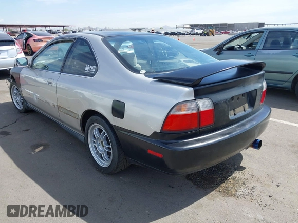 1996 Honda Accord LX with VIN 1HGCD7235TA023971, listed as a IAAI auction lot 42152007 with 183,536 mi miles and . Bid and sale history available at carsss.com. Image 3.