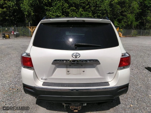 2011 Toyota Highlander with VIN 5TDBK3EH3BS081157, listed as a IAAI auction lot 39747506 with 297,751 mi miles. Bid and sale history available at carsss.com. Image 17.