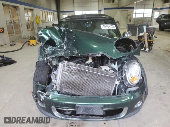 2011 MINI Convertible с VIN WMWZN3C5XBTZ89537, выставлен на аукционе Copart как лот 44161315 с пробегом Не указан миль и Чистый • Clean title. История ставок и продаж доступна на DreamBid. Изображение 5.