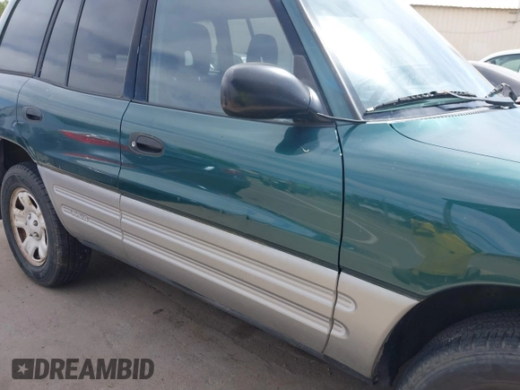 2000 Toyota RAV4 z VIN JT3GP10V0Y7077311, wystawiony jako IAAI lot #42316525 z przebiegiem 299 397 mil mil oraz . Historia ofert i sprzedaży dostępna na DreamBid. Obrazek 6.