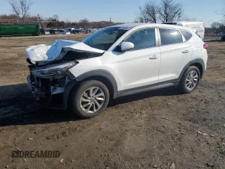 2017 Hyundai Tucson SE z VIN KM8J23A43HU579065, wystawiony jako Copart lot #42939994 z przebiegiem 83 503 mil mil oraz Szkoda całkowita • Salvage title. Historia ofert i sprzedaży dostępna na DreamBid. Obrazek 1.