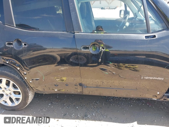 2018 Jeep Renegade Latitude with VIN ZACCJBBB8JPG82416, listed as a IAAI auction lot 41977023 with 75,092 mi miles and . Bid and sale history available at carsss.com. Image 14.