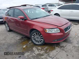 2011 Volvo S40 with VIN YV1672MS1B2549902, listed as a IAAI auction lot 41019576 with 97,101 mi miles. Bid and sale history available at carsss.com. Image 1.
