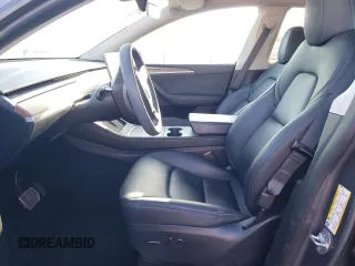 2023 Tesla Model Y z VIN 7SAYGDED8PF958836, wystawiony jako Copart lot #48893455 z przebiegiem 19 040 mil mil oraz Szkoda całkowita • Salvage title. Historia ofert i sprzedaży dostępna na DreamBid. Obrazek 7.