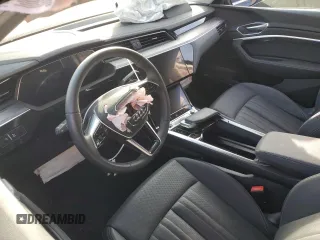 2022 Audi e-tron Sportback S line Premium Plus z VIN WA12AAGE2NB041104, wystawiony jako Copart lot #75980913 z przebiegiem Nie podano mil oraz Nie do naprawy • Non repairable. Historia ofert i sprzedaży dostępna na DreamBid. Obrazek 8.