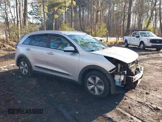 2018 Kia Niro LX with VIN KNDCB3LC1J5114060, listed as a IAAI auction lot 41326850 with 106,330 mi miles. Bid and sale history available at carsss.com. Image 1.
