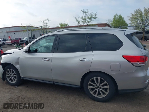 2015 Nissan Pathfinder S z VIN 5N1AR2MM7FC688083, wystawiony jako IAAI lot #42156969 z przebiegiem 99 752 mil mil oraz . Historia ofert i sprzedaży dostępna na DreamBid. Obrazek 14.