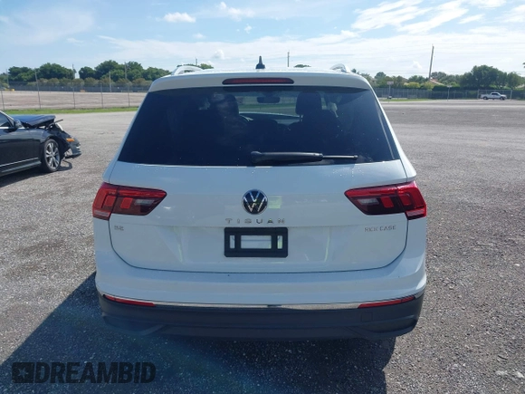 2024 Volkswagen Tiguan SE z VIN 3VV3B7AX3RM120298, wystawiony jako IAAI lot #41862454 z przebiegiem Nie podano mil oraz . Historia ofert i sprzedaży dostępna na DreamBid. Obrazek 16.