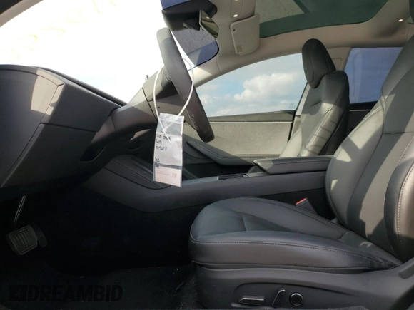 2024 Tesla Model 3 z VIN 5YJ3E1EA8RF726631, wystawiony jako Copart lot #43526145 z przebiegiem 12 980 mil mil oraz Czysty tytuł • Clean title. Historia ofert i sprzedaży dostępna na DreamBid. Obrazek 7.