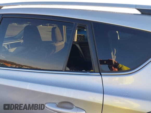 2015 Toyota RAV4 LE с VIN 2T3BFREV2FW275115, выставлен на аукционе IAAI как лот 41143981 с пробегом 98 257 миль миль и . История ставок и продаж доступна на DreamBid. Изображение 6.