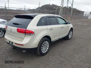 2014 Lincoln MKX with VIN 2LMDJ8JK1EBL13125, listed as a IAAI auction lot 41805340 with 100,078 mi miles. Bid and sale history available at carsss.com. Image 4.
