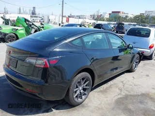 2023 Tesla Model 3 z VIN 5YJ3E1EA8PF403113, wystawiony jako IAAI lot #41967532 z przebiegiem 19 545 mil mil oraz . Historia ofert i sprzedaży dostępna na DreamBid. Obrazek 4.
