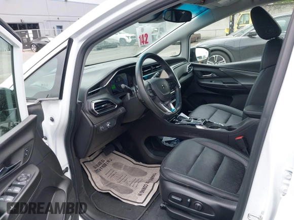 2023 Chevrolet Bolt EV 2LT z VIN 1G1FX6S07P4198027, wystawiony jako IAAI lot #42453916 z przebiegiem 5 133 mil mil oraz . Historia ofert i sprzedaży dostępna na DreamBid. Obrazek 20.