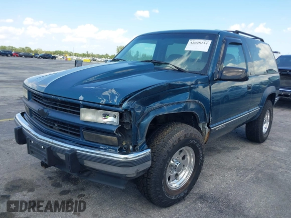 1994 Chevrolet Blazer z VIN 1GNEK18K8RJ373474, wystawiony jako IAAI lot #42028134 z przebiegiem 237 765 mil mil oraz . Historia ofert i sprzedaży dostępna na DreamBid. Obrazek 2.