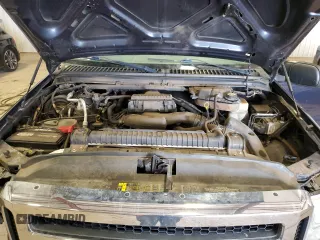 2006 Ford F-250 XL z VIN 1FTNF21586EB14334, wystawiony jako Copart lot #44016915 z przebiegiem 101 927 mil mil oraz Szkoda całkowita • Salvage title. Historia ofert i sprzedaży dostępna na DreamBid. Obrazek 11.