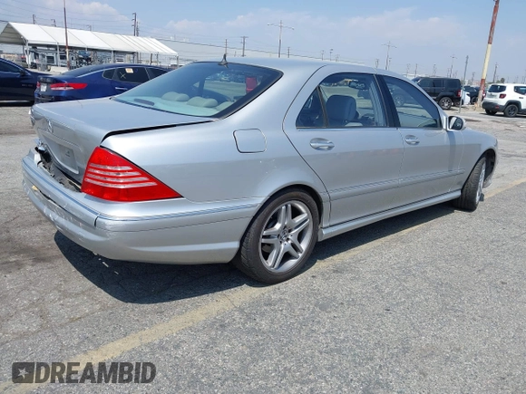 2006 Mercedes-Benz S 500 z VIN WDBNG75J46A464972, wystawiony jako IAAI lot #42153354 z przebiegiem 126 221 mil mil oraz . Historia ofert i sprzedaży dostępna na DreamBid. Obrazek 4.