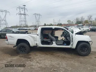2013 Toyota Tacoma z VIN 5TFMU4FN9DX019465, wystawiony jako IAAI lot #42010194 z przebiegiem 115 812 mil mil oraz . Historia ofert i sprzedaży dostępna na DreamBid. Obrazek 20.
