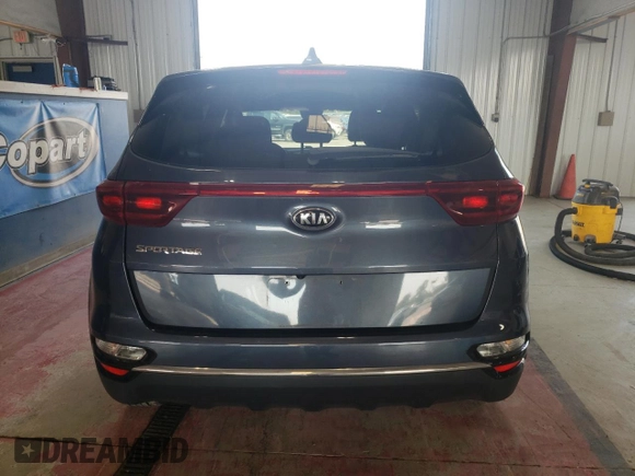2020 Kia Sportage LX z VIN KNDPMCAC8L7728450, wystawiony jako Copart lot #71720654 z przebiegiem 55 977 mil mil oraz Szkoda całkowita • Salvage title. Historia ofert i sprzedaży dostępna na DreamBid. Obrazek 6.
