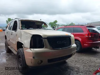 2007 GMC Yukon SLE z VIN 1GKFK13077R324353, wystawiony jako IAAI lot #42167644 z przebiegiem 151 034 mil mil oraz . Historia ofert i sprzedaży dostępna na DreamBid. Obrazek 1.