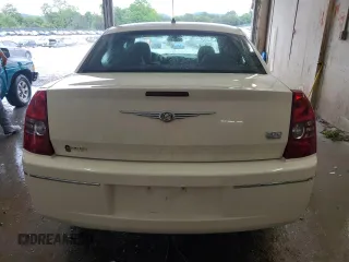 2008 Chrysler 300 Touring z VIN 2C3KA53GX8H189070, wystawiony jako Copart lot #56155735 z przebiegiem 120 845 mil mil oraz Szkoda całkowita • Salvage title. Historia ofert i sprzedaży dostępna na DreamBid. Obrazek 6.