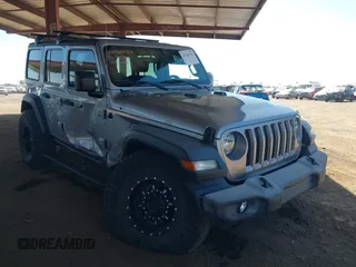 2019 Jeep Wrangler Unlimited Sport S z VIN 1C4HJXDG7KW557682, wystawiony jako IAAI lot #42586742 z przebiegiem 49 741 mil mil oraz . Historia ofert i sprzedaży dostępna na DreamBid. Obrazek 1.