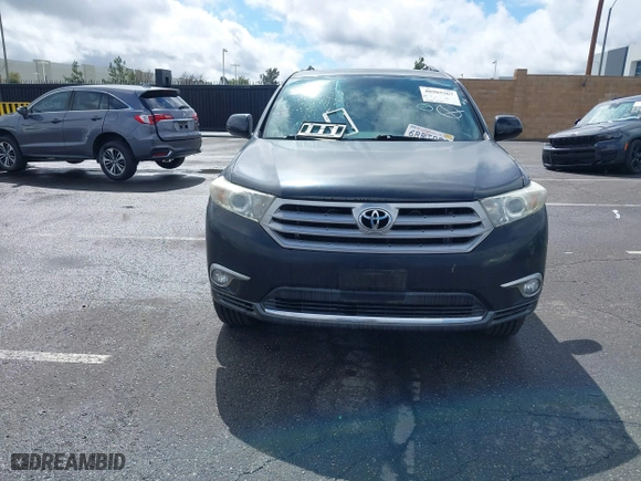 2011 Toyota Highlander with VIN 5TDZK3EH4BS039353, listed as a IAAI auction lot 40909367 with 126,024 mi miles. Bid and sale history available at carsss.com. Image 13.