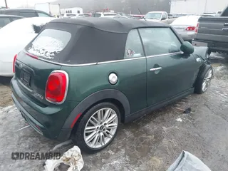 2017 MINI Convertible Cooper S z VIN WMWWG9C38H3C81071, wystawiony jako IAAI lot #41522738 z przebiegiem 59 040 mil mil oraz . Historia ofert i sprzedaży dostępna na DreamBid. Obrazek 4.