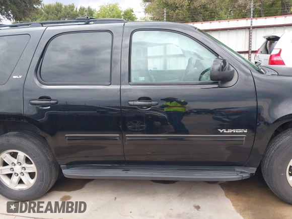 2014 GMC Yukon SLT with VIN 1GKS1CE07ER229525, listed as a IAAI auction lot 40260080 with 180,043 mi miles. Bid and sale history available at carsss.com. Image 13.