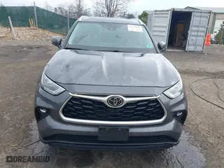 2020 Toyota Highlander XLE with VIN 5TDGZRBH1LS032856, listed as a IAAI auction lot 41675955 with 19,210 mi miles. Bid and sale history available at carsss.com. Image 12.