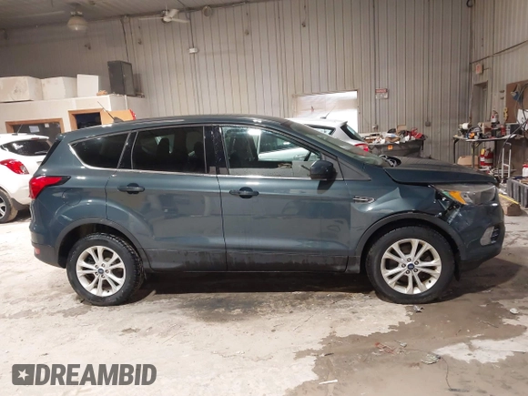 2019 Ford Escape SE z VIN 1FMCU9GDXKUA54699, wystawiony jako IAAI lot #41667188 z przebiegiem 127 376 mil mil oraz . Historia ofert i sprzedaży dostępna na DreamBid. Obrazek 13.
