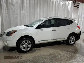 2015 Nissan Rogue S z VIN JN8AS5MV0FW766693, wystawiony jako Copart lot #55462265 z przebiegiem 61 555 mil mil oraz Szkody całkowita. Historia ofert i sprzedaży dostępna na DreamBid. Obrazek 1.