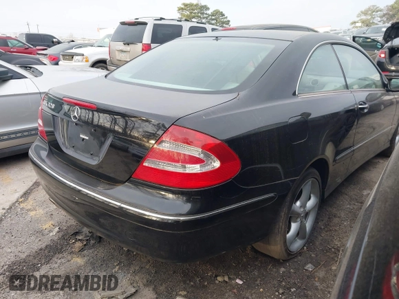 2005 Mercedes-Benz CLK 320 z VIN WDBTJ65J15F153987, wystawiony jako IAAI lot #41771112 z przebiegiem 208 754 mil mil oraz . Historia ofert i sprzedaży dostępna na DreamBid. Obrazek 4.