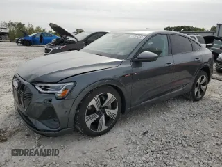 2021 Audi e-tron Sportback Prestige z VIN WA13ABGE8MB008083, wystawiony jako Copart lot #72904564 z przebiegiem 30 787 mil mil oraz Nie do naprawy. Historia ofert i sprzedaży dostępna na DreamBid. Obrazek 1.