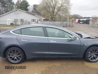 2020 Tesla Model 3 Performance z VIN 5YJ3E1EC9LF601713, wystawiony jako IAAI lot #41888617 z przebiegiem 70 517 mil mil oraz . Historia ofert i sprzedaży dostępna na DreamBid. Obrazek 14.