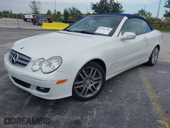 2009 Mercedes-Benz CLK 350 z VIN WDBTK56FX9T105106, wystawiony jako IAAI lot #42381316 z przebiegiem 59 138 mil mil oraz . Historia ofert i sprzedaży dostępna na DreamBid. Obrazek 2.