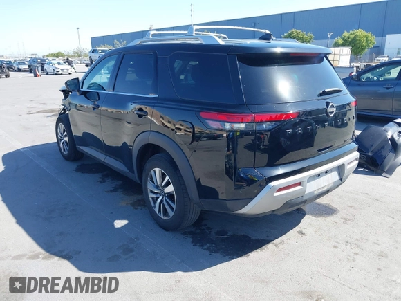 2023 Nissan Pathfinder SL z VIN 5N1DR3CC3PC225385, wystawiony jako IAAI lot #42382457 z przebiegiem 37 738 mil mil oraz . Historia ofert i sprzedaży dostępna na DreamBid. Obrazek 3.