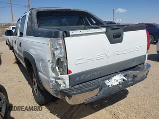 2004 Chevrolet Avalanche with VIN 3GNEC12T84G231196, listed as a IAAI auction lot 41933711 with 275,095 mi miles. Bid and sale history available at carsss.com. Image 3.
