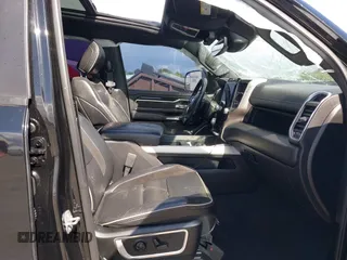 2019 Ram 1500 Laramie z VIN 1C6SRFJT1KN612909, wystawiony jako IAAI lot #42305653 z przebiegiem 105 018 mil mil oraz . Historia ofert i sprzedaży dostępna na DreamBid. Obrazek 5.