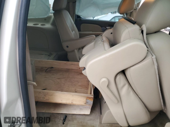 2013 Chevrolet Suburban LTZ with VIN 1GNSCKE04DR184212, listed as a Copart auction lot 89162685 with 180,808 mi miles and Salvage Title. Bid and sale history available at carsss.com. Image 10.