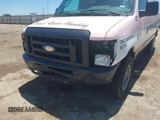 2014 Ford Econoline Cargo Commercial z VIN 1FTNE2EL2EDA81251, wystawiony jako IAAI lot #42326135 z przebiegiem 158 932 mil mil oraz . Historia ofert i sprzedaży dostępna na DreamBid. Obrazek 6.