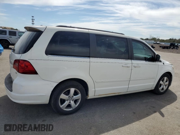 2011 Volkswagen Routan SE with VIN 2V4RW3DG5BR717538, listed as a Copart auction lot 50274824 with 174,033 mi miles and Clean title. Bid and sale history available at DreamBid. Image 3.